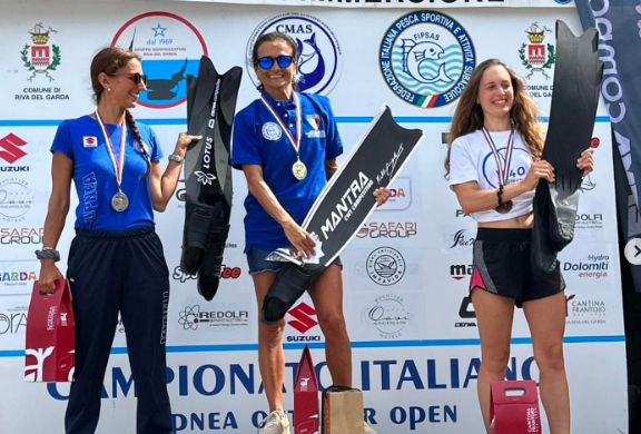 Chiara Obino campionessa italiana con monopinna e Record del Mondo in acqua dolce