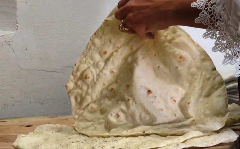 Pane lentu: sapete cos’è e cosa lo differenzia dal pane carasau?