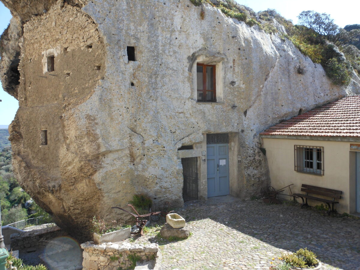 Sedini_-_Domus_de_janas_Sa_Rocca_(3)