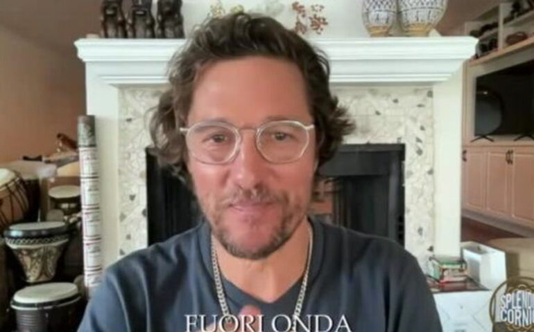 Matthew McConaughey “flirta” con Geppi Cucciari: il fuorionda è esilarante