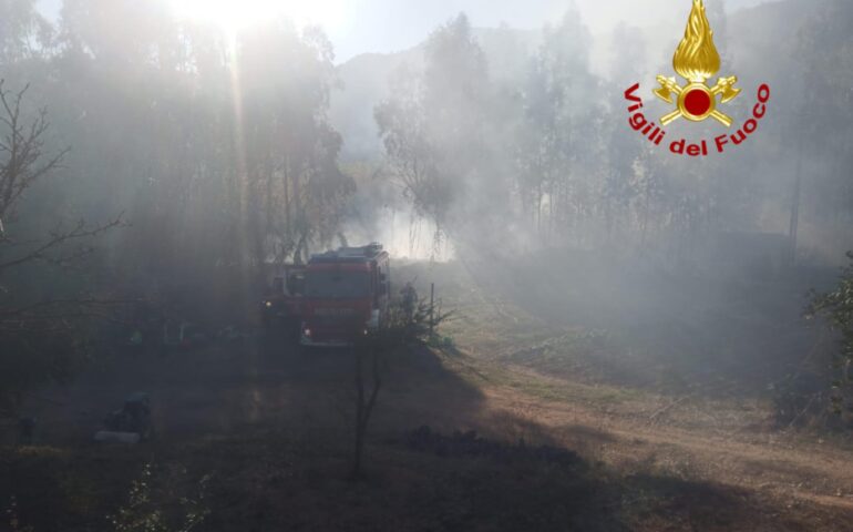 Fiamme in Ogliastra, spento un grosso incendio a Cardedu