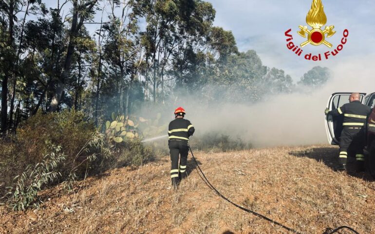 Incendio a Siniscola: decine di ettari in fiamme e 20 persone evacuate