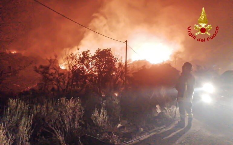 (VIDEO) Ogliastra: dopo il rogo a Monte Attu, altro grave incendio alla diga di Santa Lucia