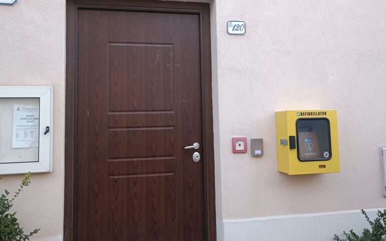 Ussassai punta sulla sicurezza: un defibrillatore all’ingresso del Comune