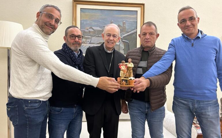 Ogliastra, il vescovo Mura premiato con la statuina Confartigianato Coldiretti
