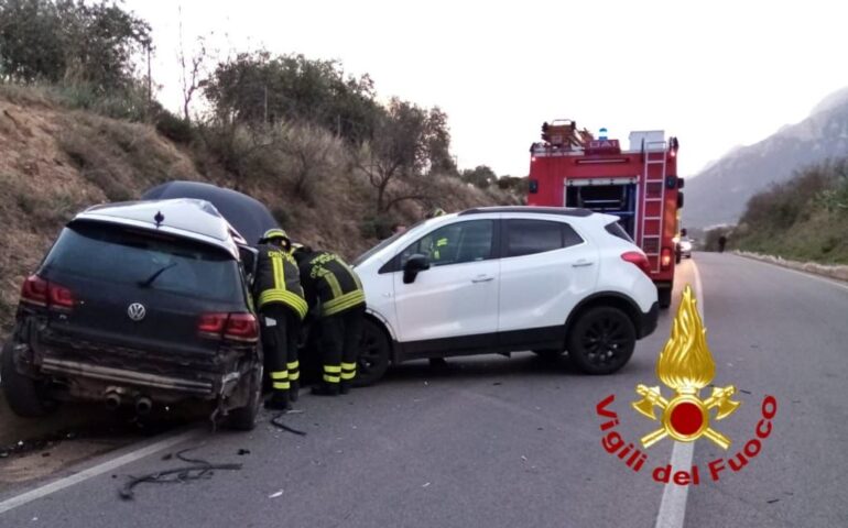 Incidente sulla provinciale 22: scontro tra 3 auto, feriti trasportati in ospedale