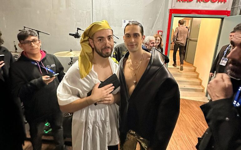 “L’incontro che non ti aspetti, o forse sì”: Dany Cabras e Mahmood insieme dopo la fine del Festival