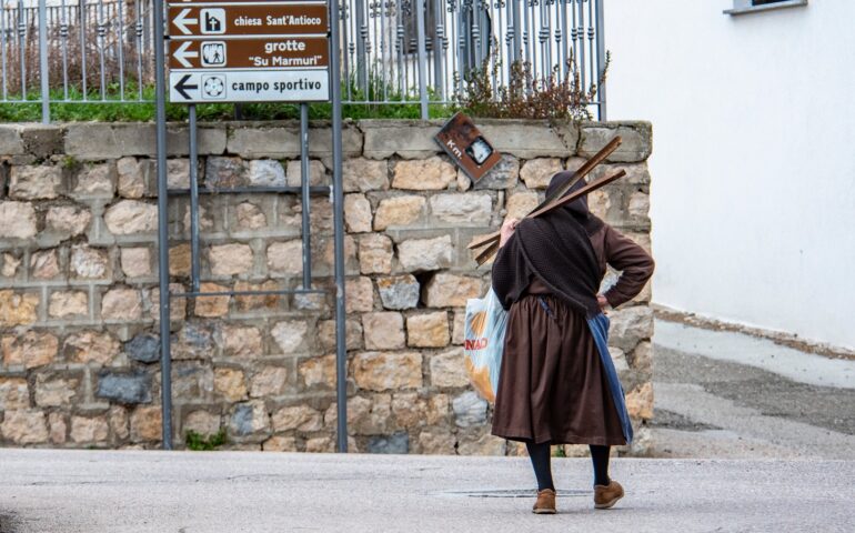 Ulassai, dove la bella stagione è annunciata dalla “tzia” che va a organizzare l’orto, non dalla rondine