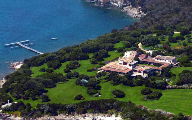 Villa Certosa, il buen retiro sardo di Berlusconi, è in vendita. Il prezzo? 500 milioni di euro