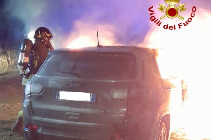 Oniferi: distrutta dalle fiamme l’auto del sindaco del paese, Muledda