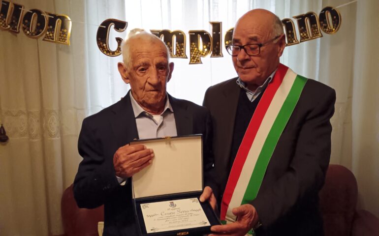 Osini in festa per il suo nuovo centenario, Tziu Cesare Serra