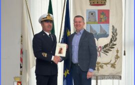 Futuro del Porto di Arbatax: il sindaco Ladu incontra l’Ammiraglio Mario Valente e il tenente di vascello Mattia Caniglia