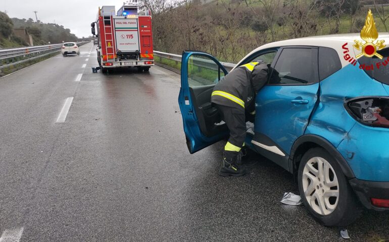 Incidente nel Nuorese, una donna in ospedale e traffico in tilt