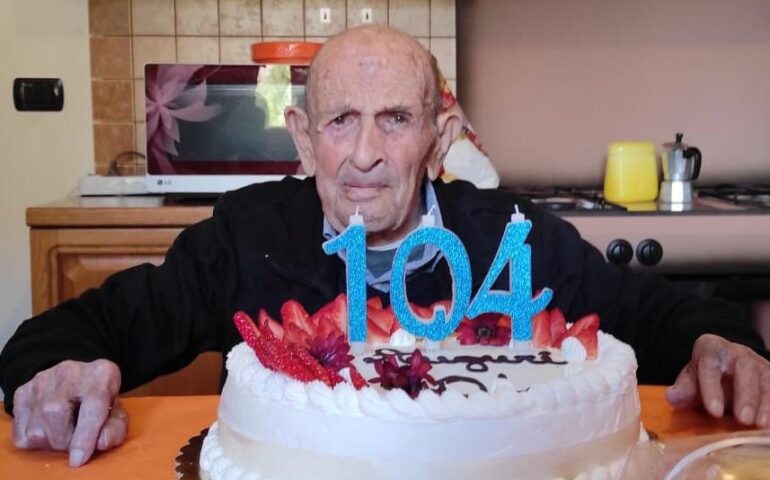 Villagrande festeggia il suo centenario Mario Firinu: oggi spegne ben 104 candeline