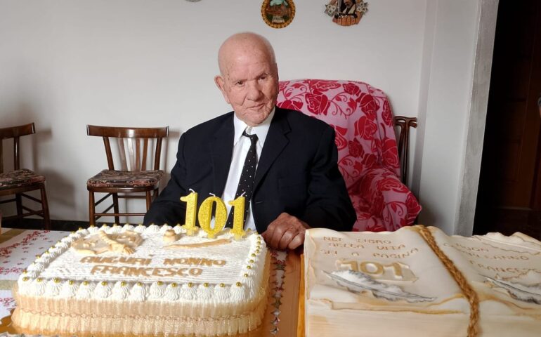 Sardegna in festa per i 101 anni di Zio Francesco, ultracentenario di Gairo