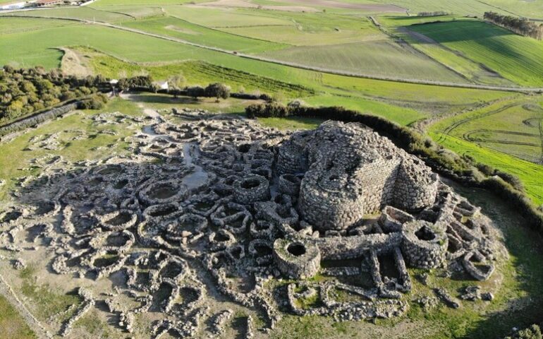 Il complesso nuragico di Barumini conquista i francesi