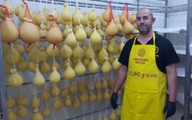 Il casizolu di Orotelli nella top 10 dei formaggi italiani a pasta filata e si gioca la finale dei Cheese Awards 2024