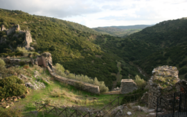 Castel Medusa, la rocca sarda immersa nel bosco ricca di storia e avvolta da miti e leggende