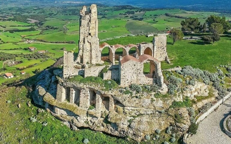 Castello dei Doria di Chiaramonti, tesoro di Sardegna con un passato da fortezza medioevale e antica chiesa