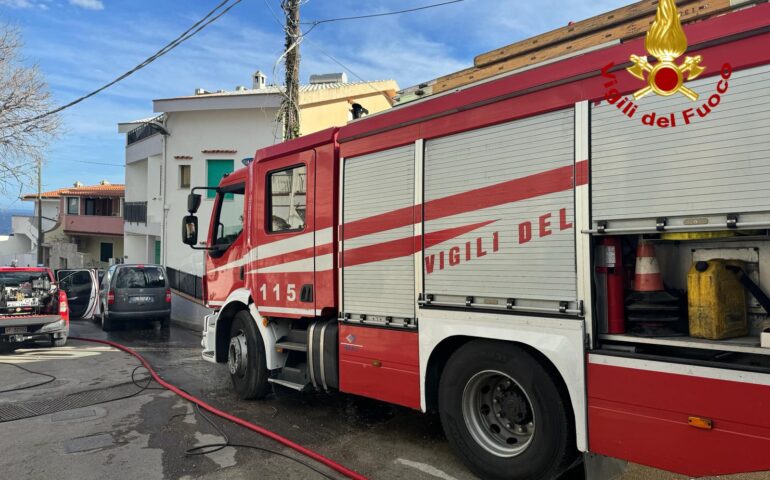 Cala Gonone, fiamme in un appartamento a causa di una fuga di gas: un uomo ustionato portato all’ospedale