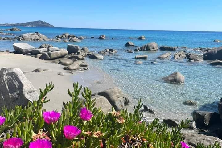 La meravigliosa spiaggia del Golfetto sotto al bel sole d’aprile