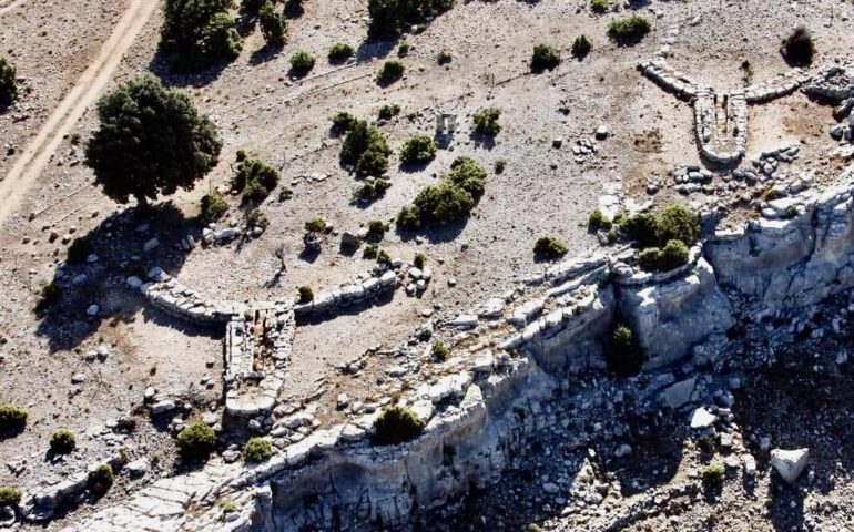 Le Tombe dei Giganti di S’Arena: meravigliose sepolture megalitiche a Urzulei