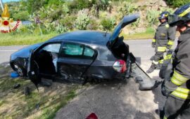 Olzai, violento scontro fra due auto: veicoli distrutti, uno dei conducenti all’ospedale