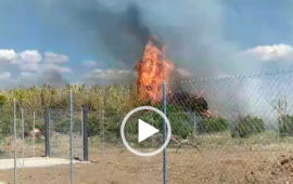 Tortolì, grosso incendio nella circonvallazione sud. Strada chiusa al traffico