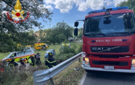 Si schianta contro il guard rail ed esce di strada finendo in un burrone: gravissimo un motociclista nel Nuorese