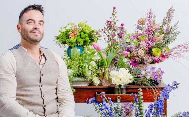 Da Tortolì al set di “Bridgerton”: Daniele Airi racconta la sua esperienza come Flower Designer nella Serie Netflix