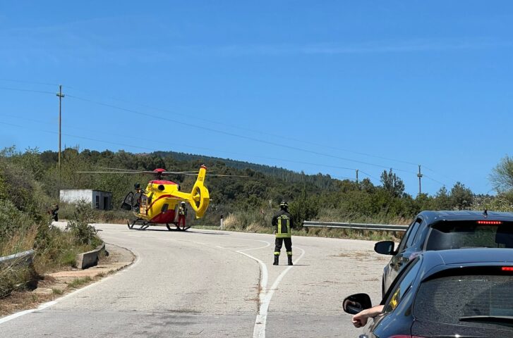 Villagrande, brutto incidente tra moto e auto: un uomo portato via con l’elisoccorso