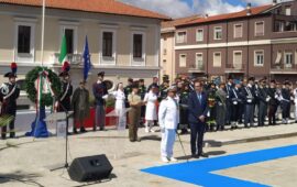 Giovanni Erittu, Primo Luogotenente del Comando in Capo della Squadra Navale, riceve l’onorificenza di Cavaliere della Repubblica