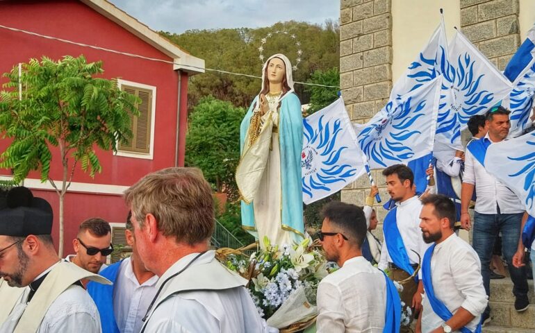 Arbatax festeggia la sua patrona. In migliaia ieri per la processione e i fuochi d’artificio