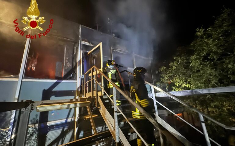 Ottana: incendio doloso in una palazzina dell’ex EniChem