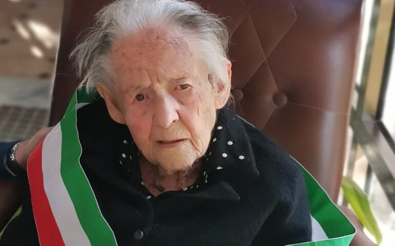 Ci lascia tzia Amelia Addari, aveva 112 anni: oggi i funerali