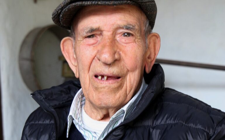 Tanti auguri all’ultracentenario Tziu Giuseppe che compie la bellezza di 102 anni