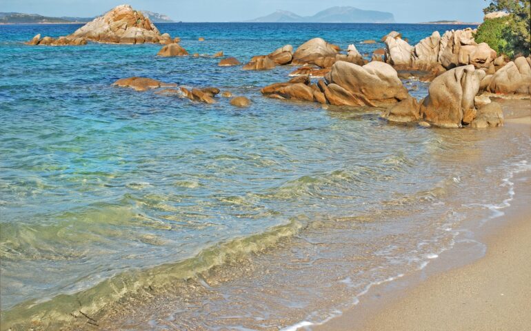 Tragedia a Cala Girgolu: 19enne muore mentre fa il bagno. Gli amici si accorgono troppo tardi