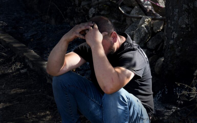 Apocalypse Nuoro, l’inferno di fuoco di Sa Serra: la disperazione dell’allevatore