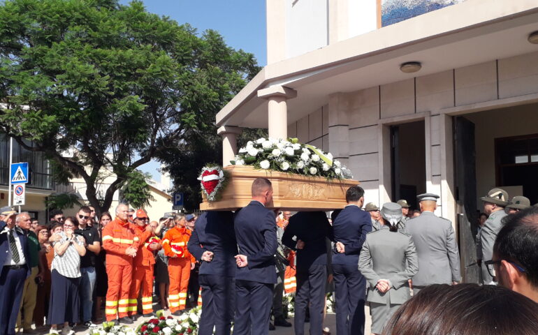 Ad Assemini lacrime e commozione per l’addio a Michele Murenu