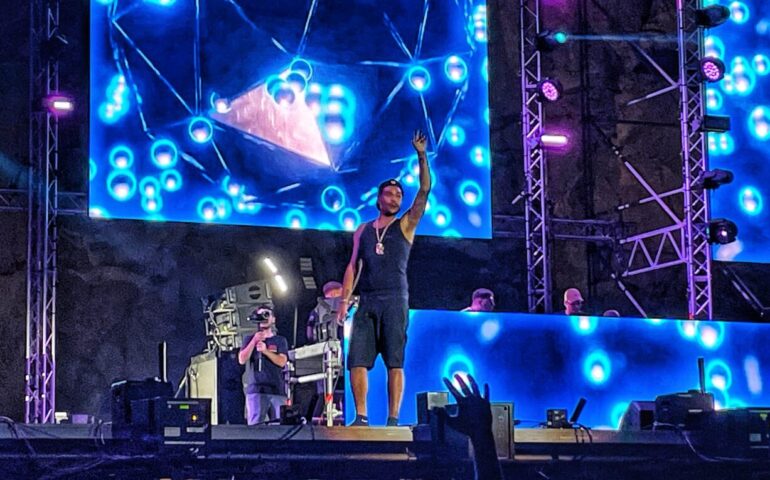 Arabax Music Festival, che spettacolo la prima serata! Oggi si replica con Drillionaire e Capo Plaza