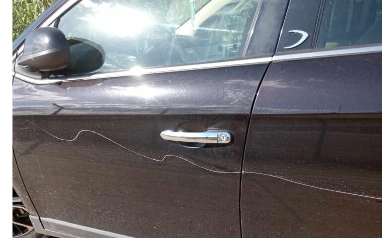 Vacanza rovinata in Ogliastra: una fila d’auto di turisti rigate a Basaura