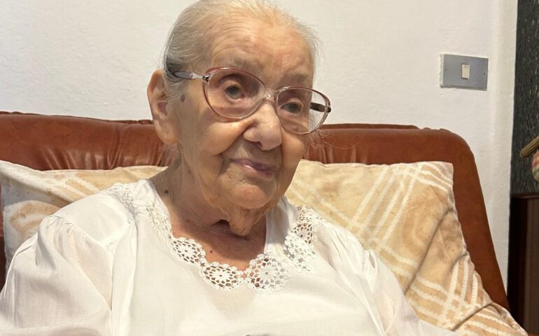 Tanti auguri alla bellissima signora Dina di Ilbono che oggi ha compiuto 103 anni