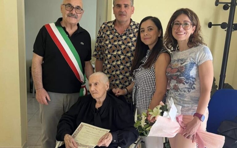 Cento candeline per Bachisia Angela Meloni: è la nona centenaria di Bolotana
