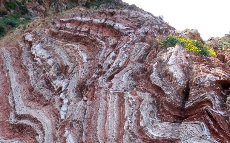 Le meravigliose rocce di 200 milioni di anni, quando in Sardegna il clima era caldissimo e vivevano rettili incredibili