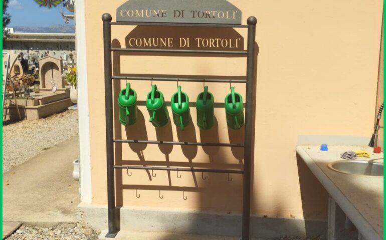Cimitero di Tortolì: installate 6 nuove postazioni con 10 annaffiatoi ciascuna