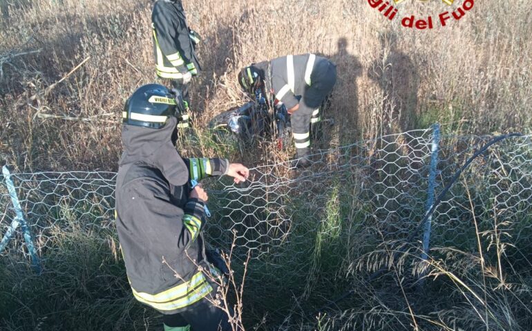 Violento schianto sulla SS125: grave un giovane motociclista