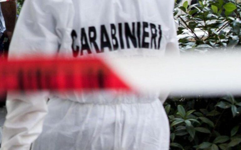 Carabinieri sul luogo del delitto