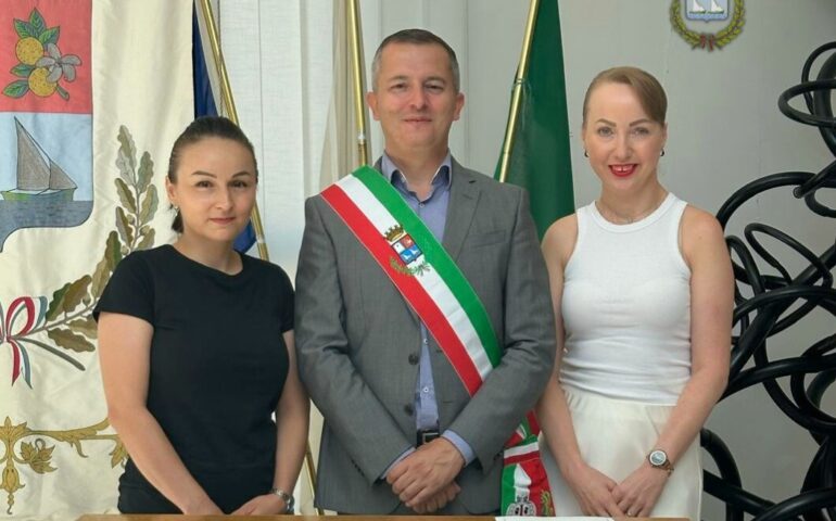 Tortolì, festa per Mariana e Oksana che diventano cittadine italiane