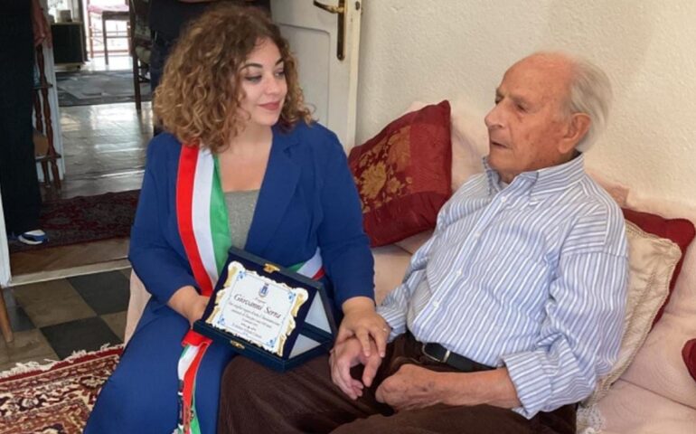 Osini celebra i 100 anni di zio Giovanni Serra: auguri al nuovo centenario ogliastrino