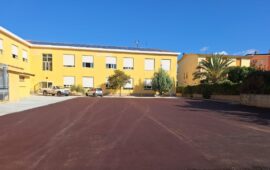 Scuola primaria di Monte Attu, bella sorpresa al ritorno dalle vacanze estive: palestra e cortile riqualificati